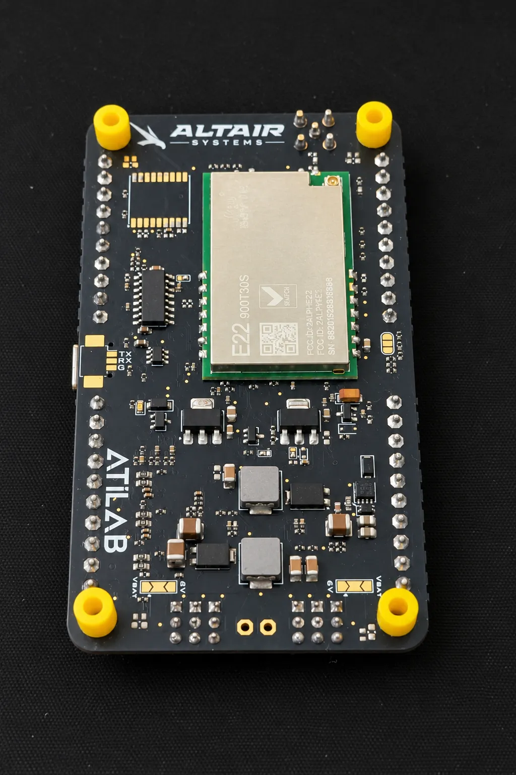 ATİLAB logolu siyah elektronik kart, üzerinde bir kablosuz modül